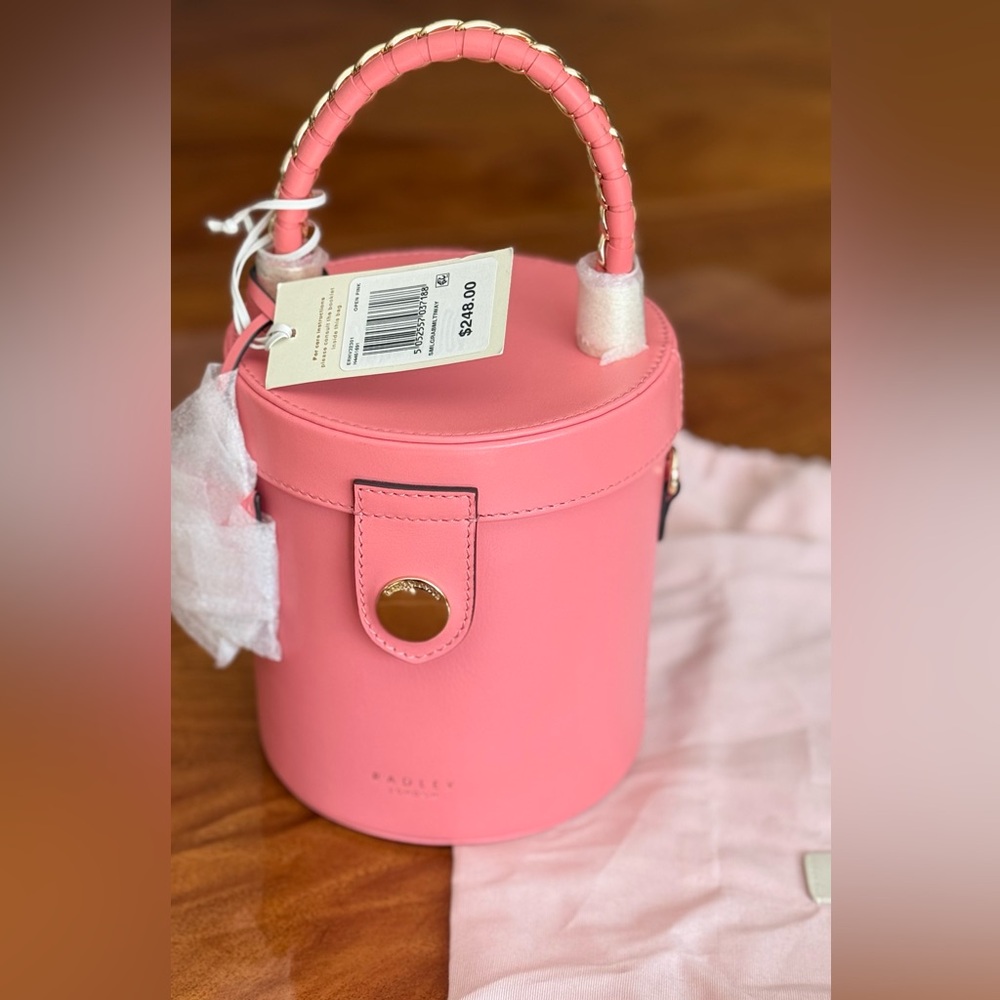 Radley London 💓Elegant Pink Cylinder Handbag with tags but has a tiny scratch - Picture 16 of 17